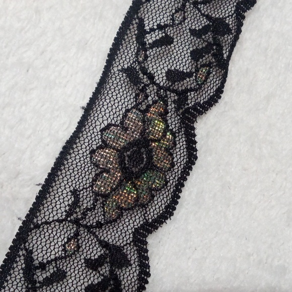 Black lace choker - Picture 2 of 3